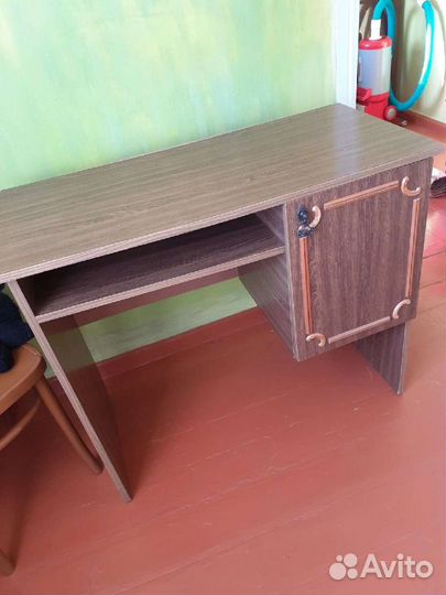 Письменный стол