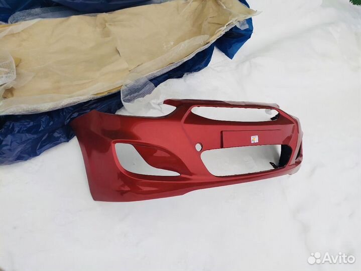 Бампер Hyundai Solaris цает красный