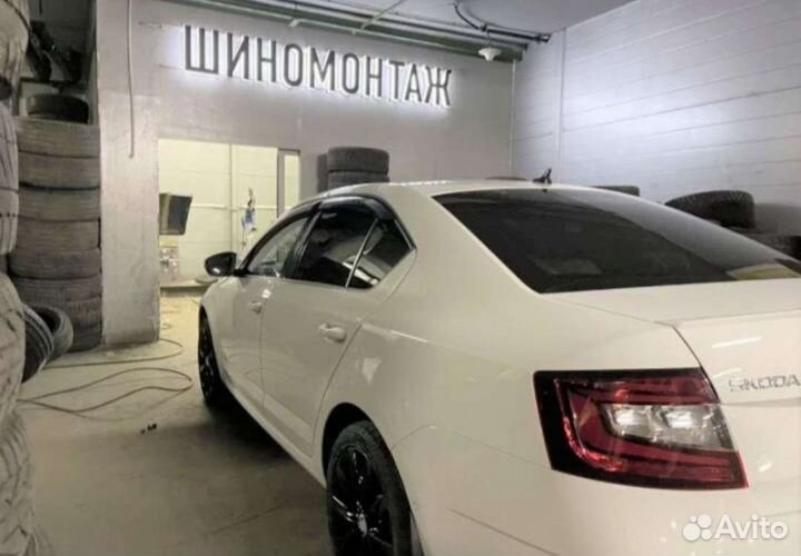 Triangle Sports TH201 235/40 R19 96