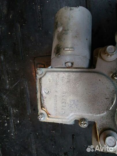 Моторчик стеклоочистителя задней двери