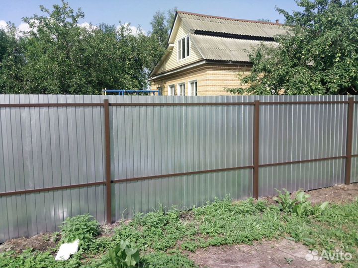 Заборы для частного дома из металла с установкой 3