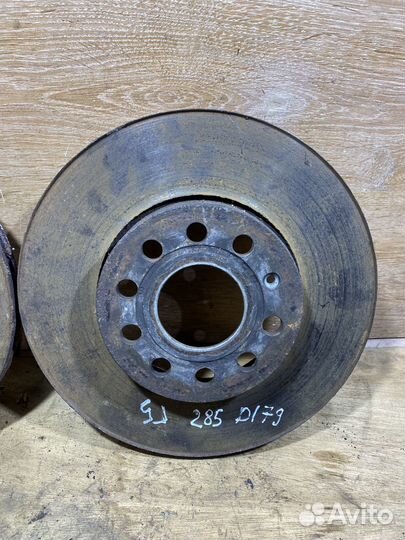 Комплект передних тормозных дисков VW Golf 5 D179