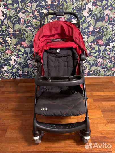 Прогулочная коляска joie muze красная