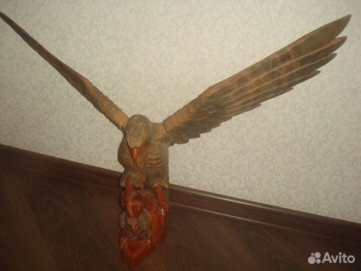 Негритянка ню, Орел с птенцом огромный