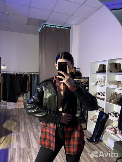 Черная косуха на шнуровке