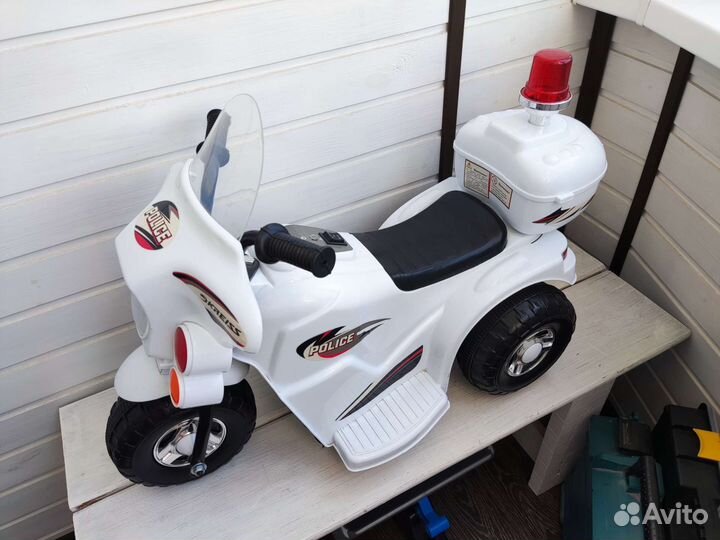 Игрушка электромобиль