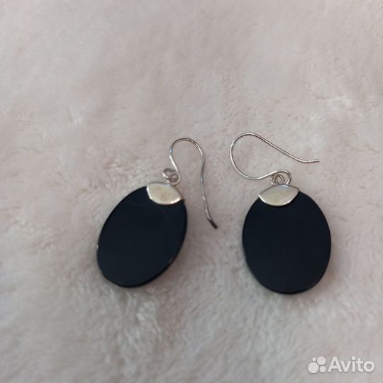 Серебряные серьги с ониксом