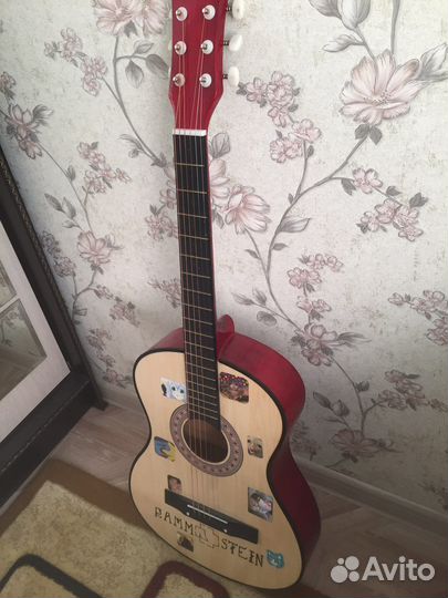 Акустическая гитара