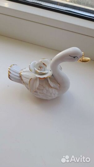 Статуэтка лебедь фарфор