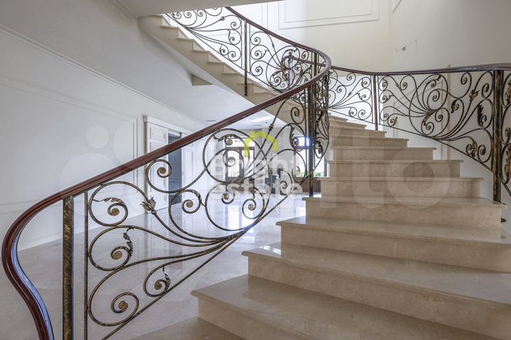 Дом 362 м² на участке 10,5 сот.