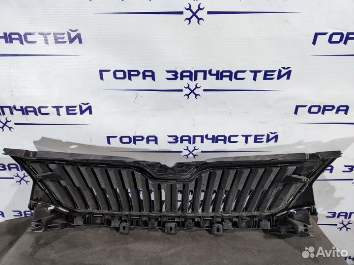 Решетка радиатора Skoda Rapid 2012-2020