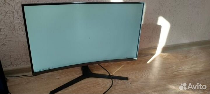 Монитор Samsung C27R500FHI