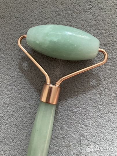 Нефритовый роллер массажер для лица