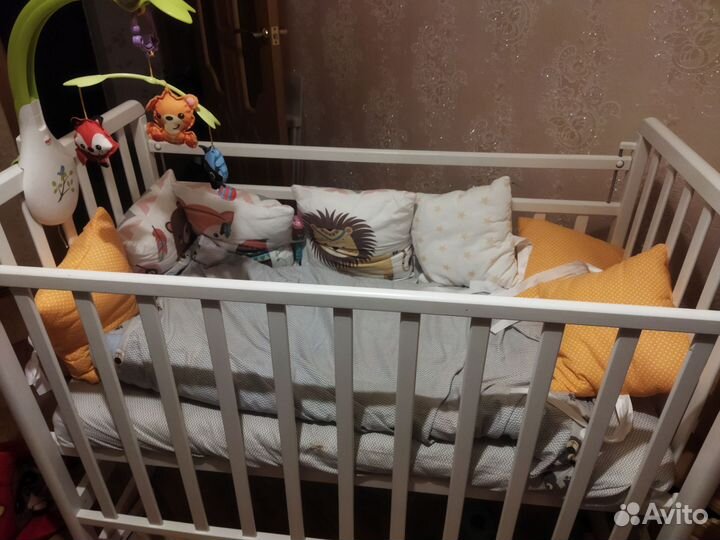 Детская кроватка с поперечным маятником