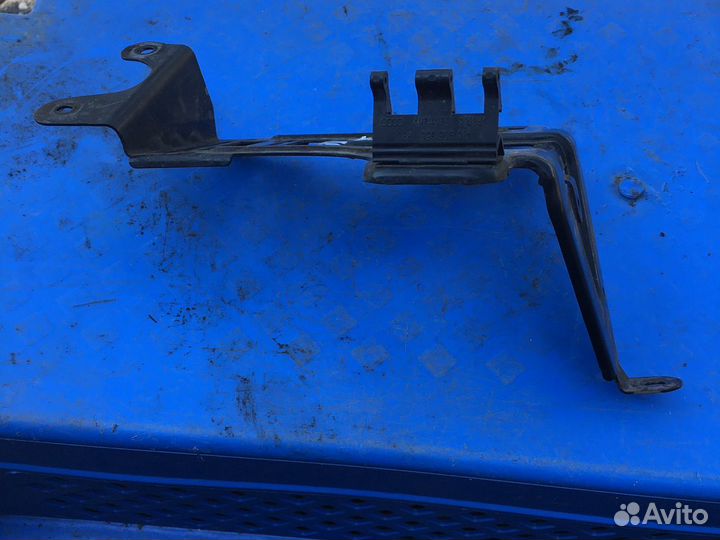 Кронштейн блока управления Audi Q7