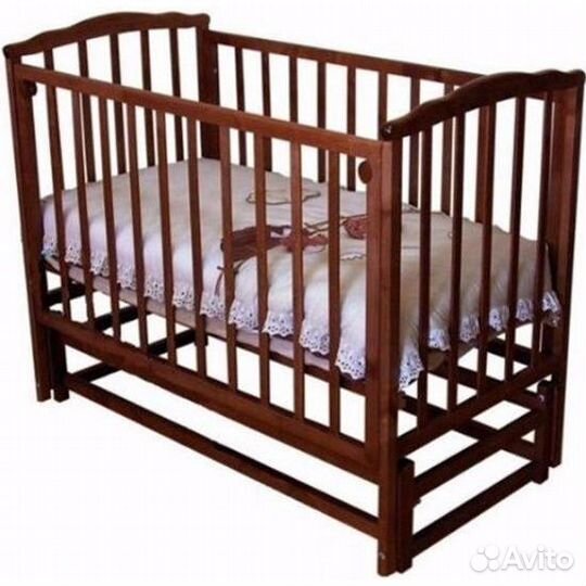 Детская кроватка с продольным маятником
