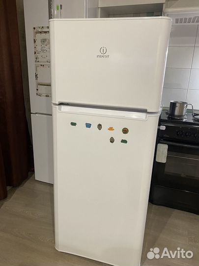 Холодильник indesit
