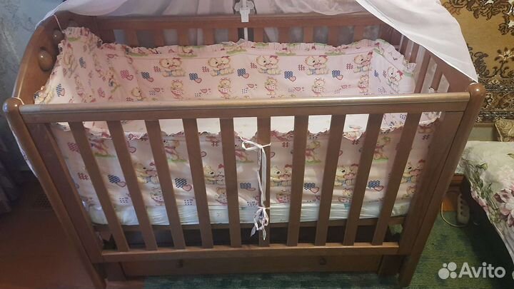 Кровать с балдахином бортиком