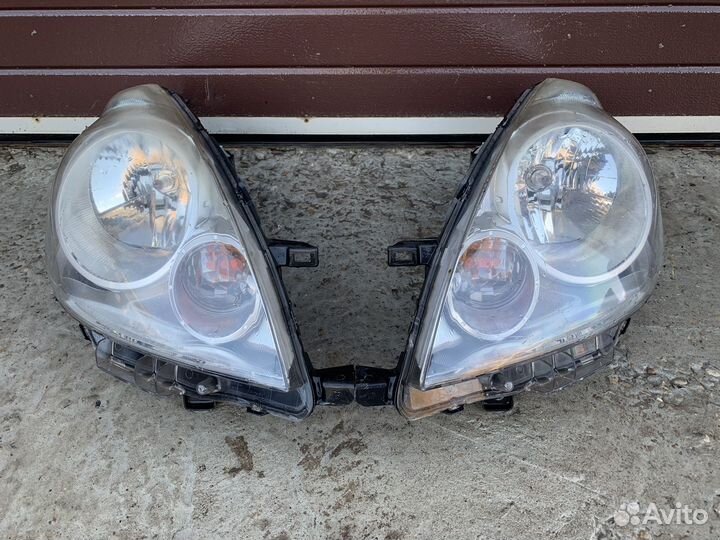 Nissan Note E11 - Фара передняя левая