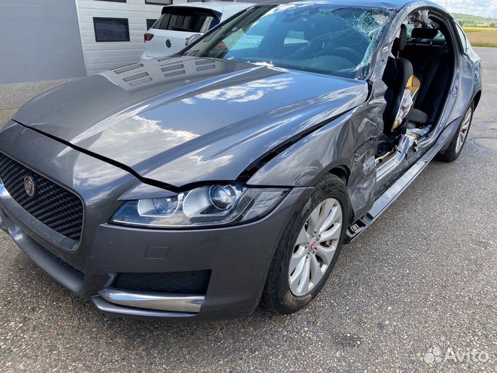 В разборе Jaguar XF