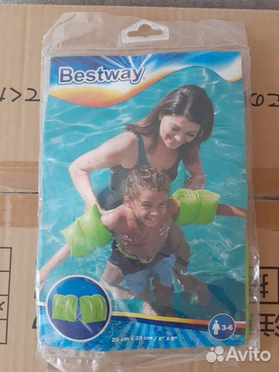 Нарукавники,жилет,мяч,матрац