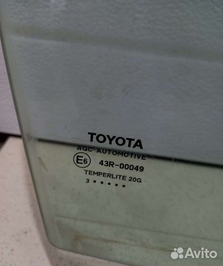 Стекло задней правой двери Toyota Camry 55