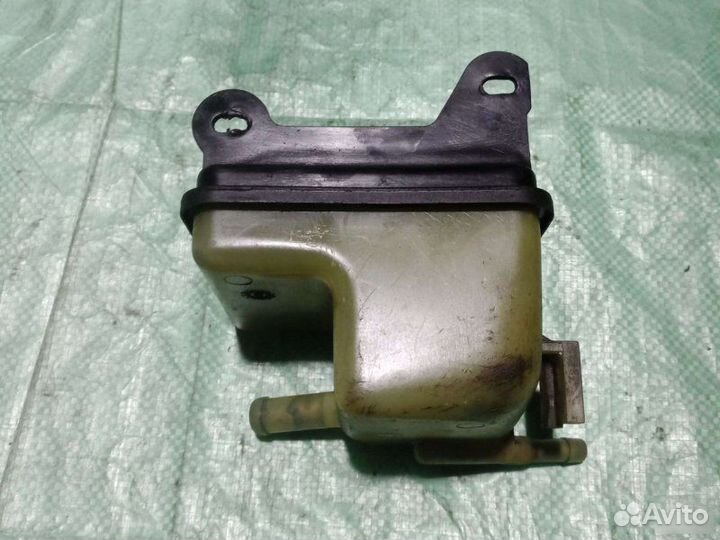 Бачок гидроусилителя Audi 80 B3 седан 1.8I 1988