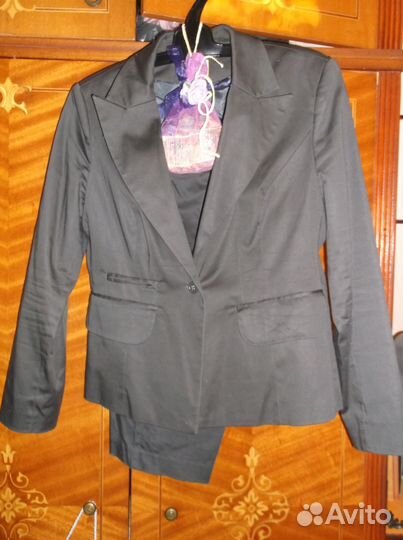 Офисный костюм: пиджак с бермудами