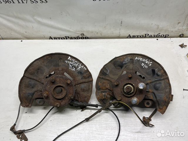 Кулак передний правый левый avensis t250