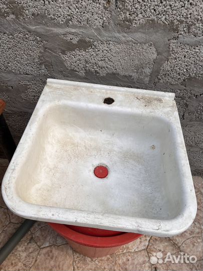 Унитазы и раковина бу