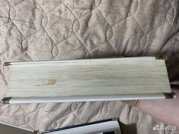 Книги фэнтази и фантастика