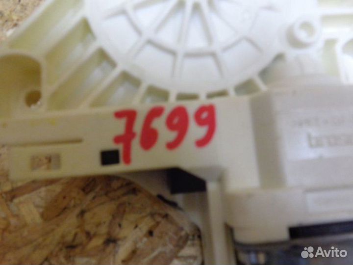 Моторчик стеклоподъемника передний правый Audi A4