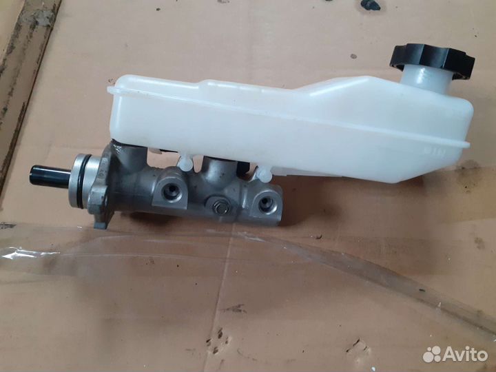 Цилиндр главный тормозной Хендай H1 2.5 crdi 2011