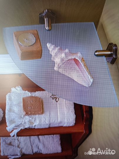 Угловая полка для ванной комнаты