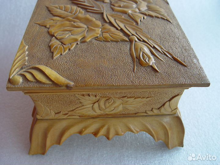 Шкатулка большая резьба по дереву