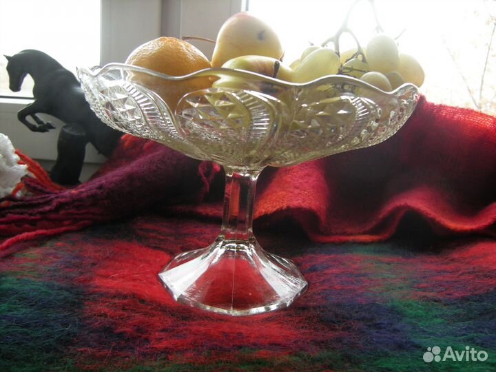 Ваза для фруктов на ножке, фруктовница, винтаж