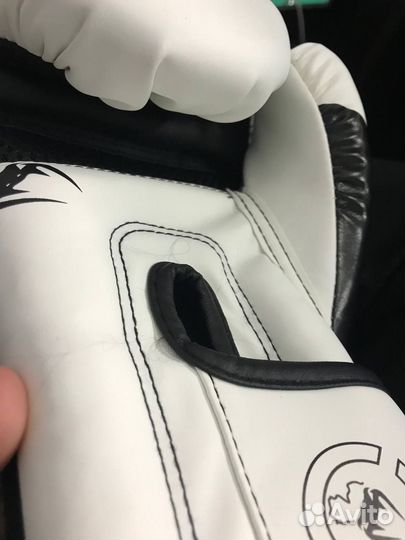 Боксерские перчатки Venum 14 oz