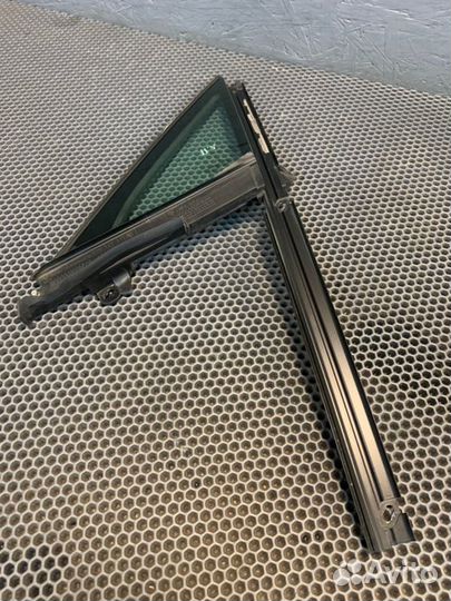 Форточка двери передняя левая Porsche Panamera 970