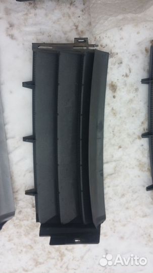 Range Rover Vogue 3 L322 левая жабра крыла 2005-09