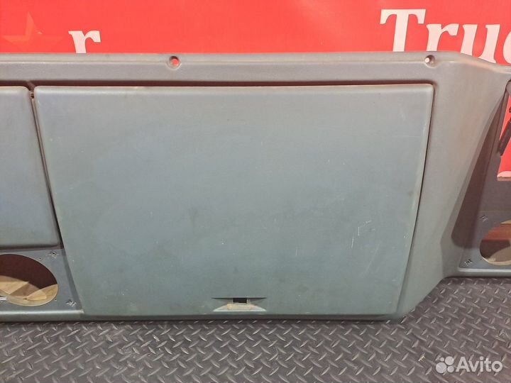 Передняя панель салона