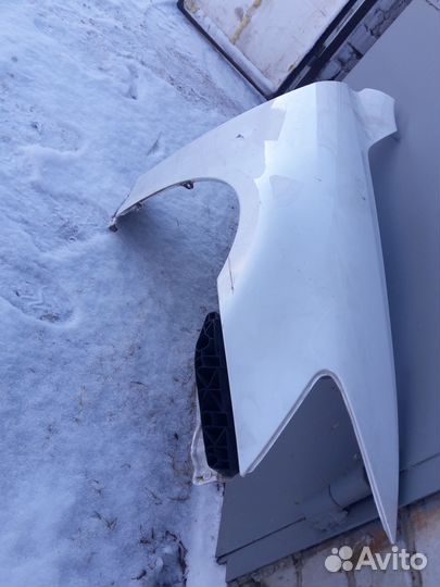 Крыло lexus is 250