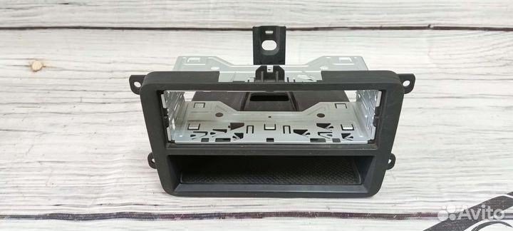 Переходная рамка для магнитолы VW/Skoda 1KO857058A
