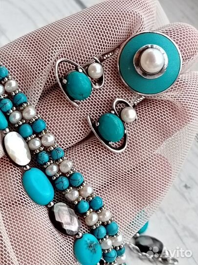 Серебряные серьги, кольцо и бусы