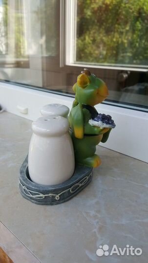 Статуэтка солонка