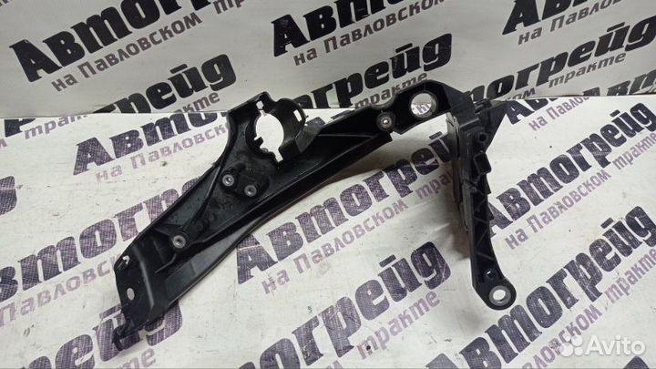 Кронштейн фары правый Audi A4 8K2 cdhb 07.06.2008