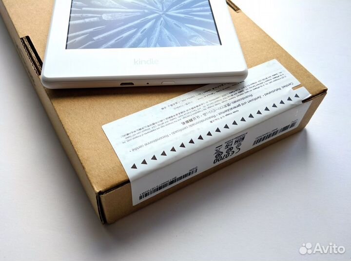 Запечатанная книга Kindle 8 2016 белая + чехол