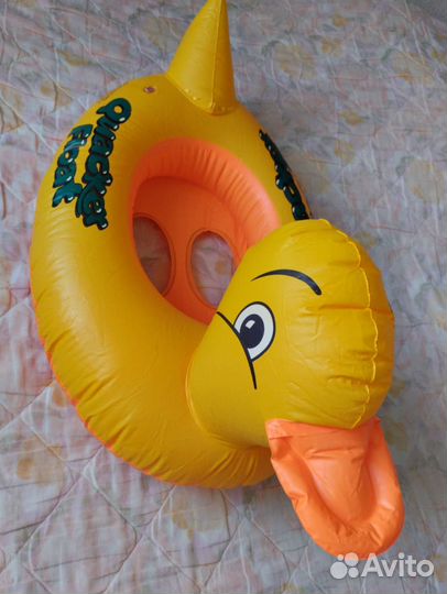 Круг и жилет для плавания