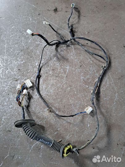 Проводка двери передний Mitsubishi Mirage