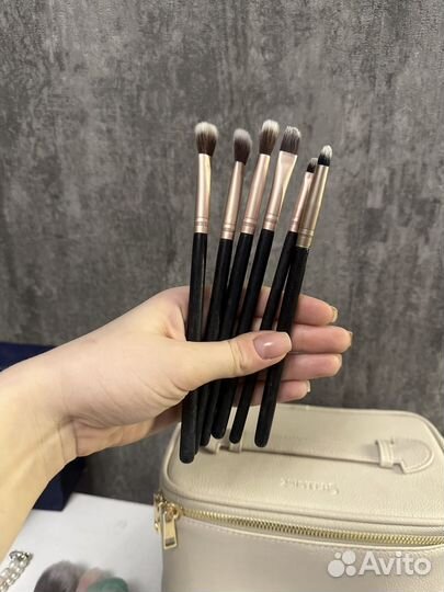 Кисти для макияжа и masil для волос