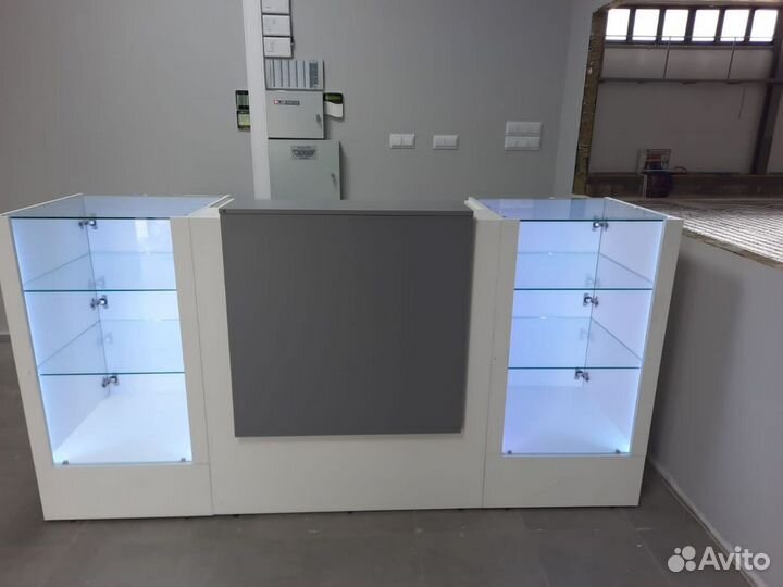 Стойка ресепшн Витрина